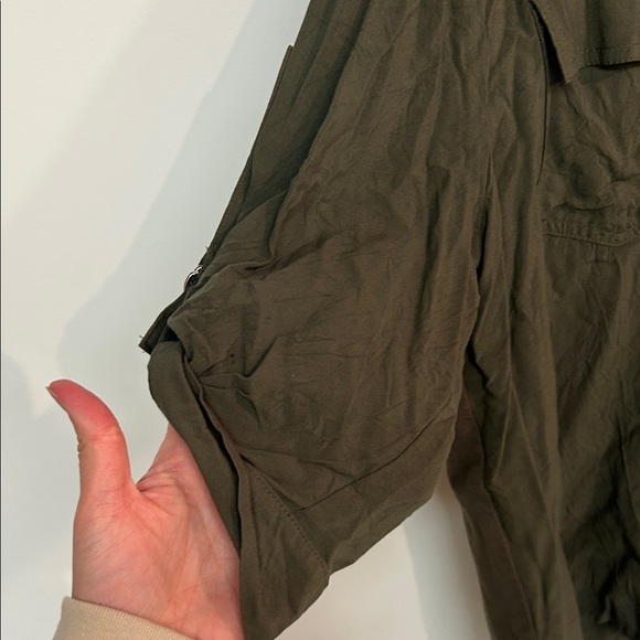 Elegant Olive Button-Down Shirt for Women - Picture 3 of 6